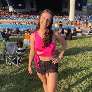 Meet your Posher, Ella